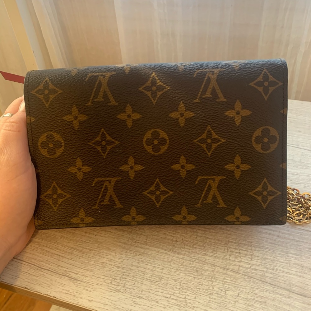 Louis Vuitton Flore Chain Crossbody - Picture 5 of 7